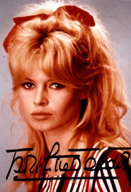  Brigitte Bardot 3 (4x3)   Excellent Signature.