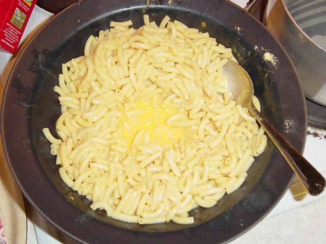 Kraft 2: The completed bowl of puke tasting worms that is the fake Kraft Dinner.